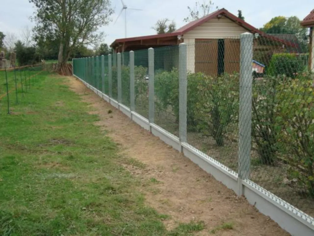 Installation de clôture grillagée avec plaque à Pont Audemer 27