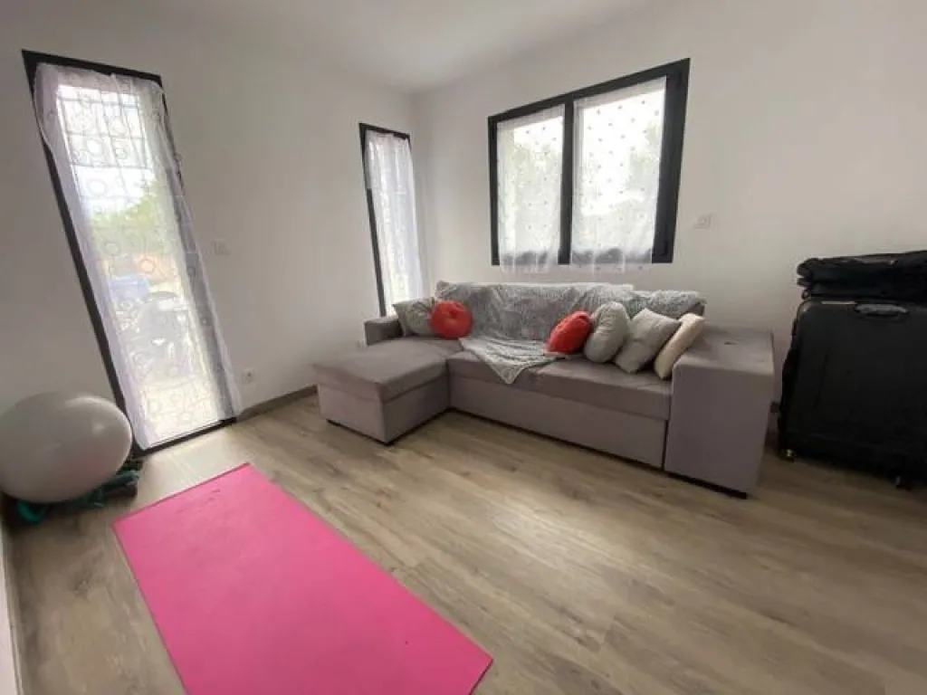 une suite parentale avec dressing et salle de douche