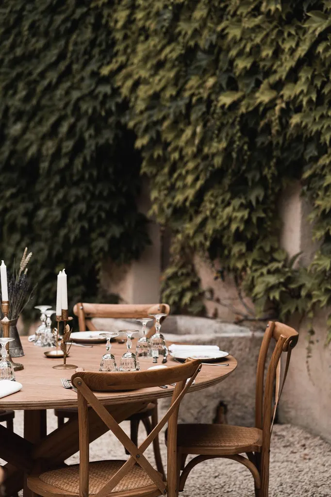 Diner de mariage en extérieur à Aix en Provence Photo Cabinet Poetique