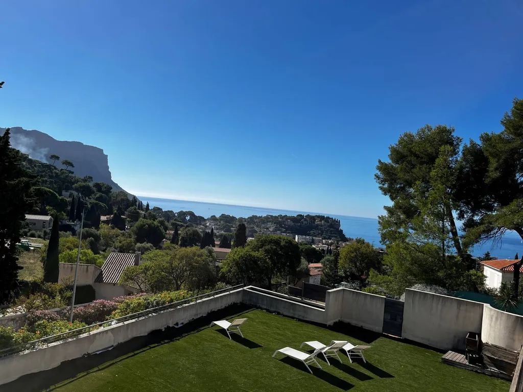 Vente appartement en duplex T3/4 Cassis  avec terrasse, jardin privatif, solarium et garage dans résidence sécurisée de standing