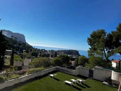 Vente appartement en duplex T3/4 Cassis  avec terrasse, jardin privatif, solarium et garage dans résidence sécurisée de standing