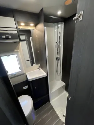 DOUCHE ET TOILETTE SEPARES