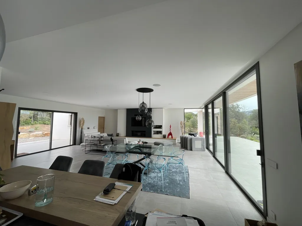 Vente et pose de menuiserie PVC, aluminium et produits verriers par Pose Concept à Marseille