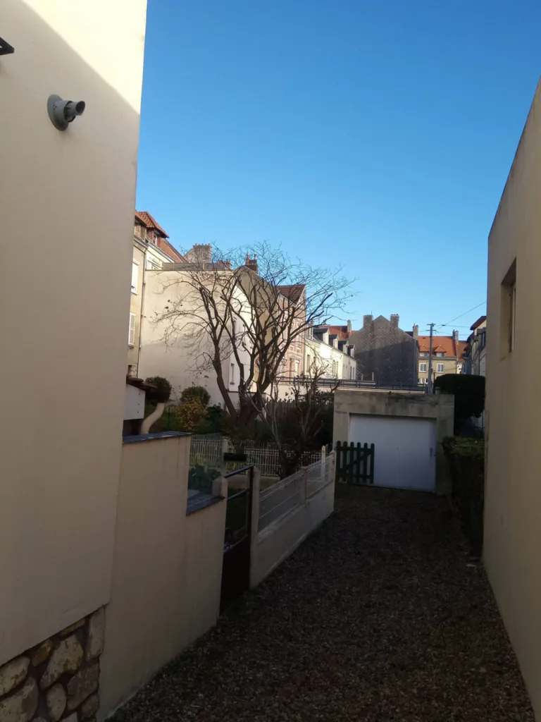 Paysagiste pour la taille d'un petit arbre à fleurs sur Le Havre 76