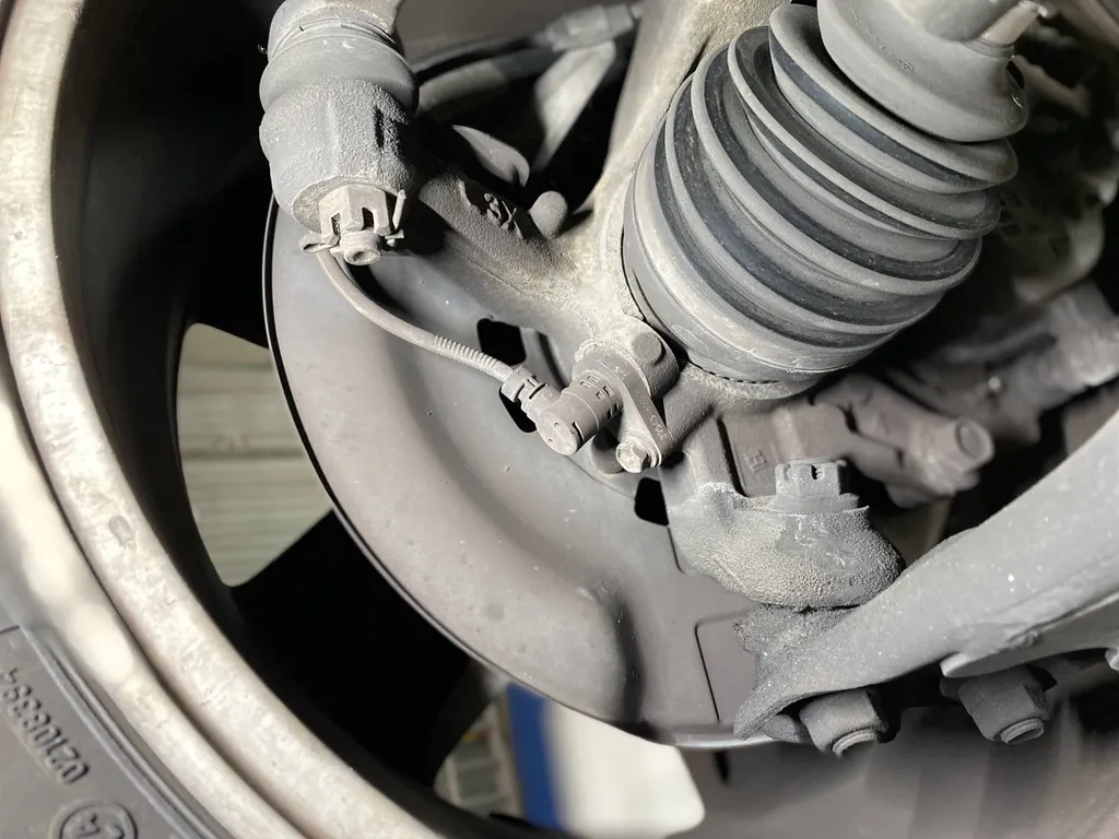 Les contrôleurs vérifient également l'état du capteur ABS lors du contrôle technique