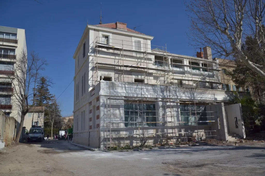 Des gouttières en zinc pour maison neuve ou pour rénovation