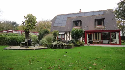 A acquérir, au calme Maison Normande posée sur un terrain d'environ 4 000 m² proche de BERNAY, Eure 27300
