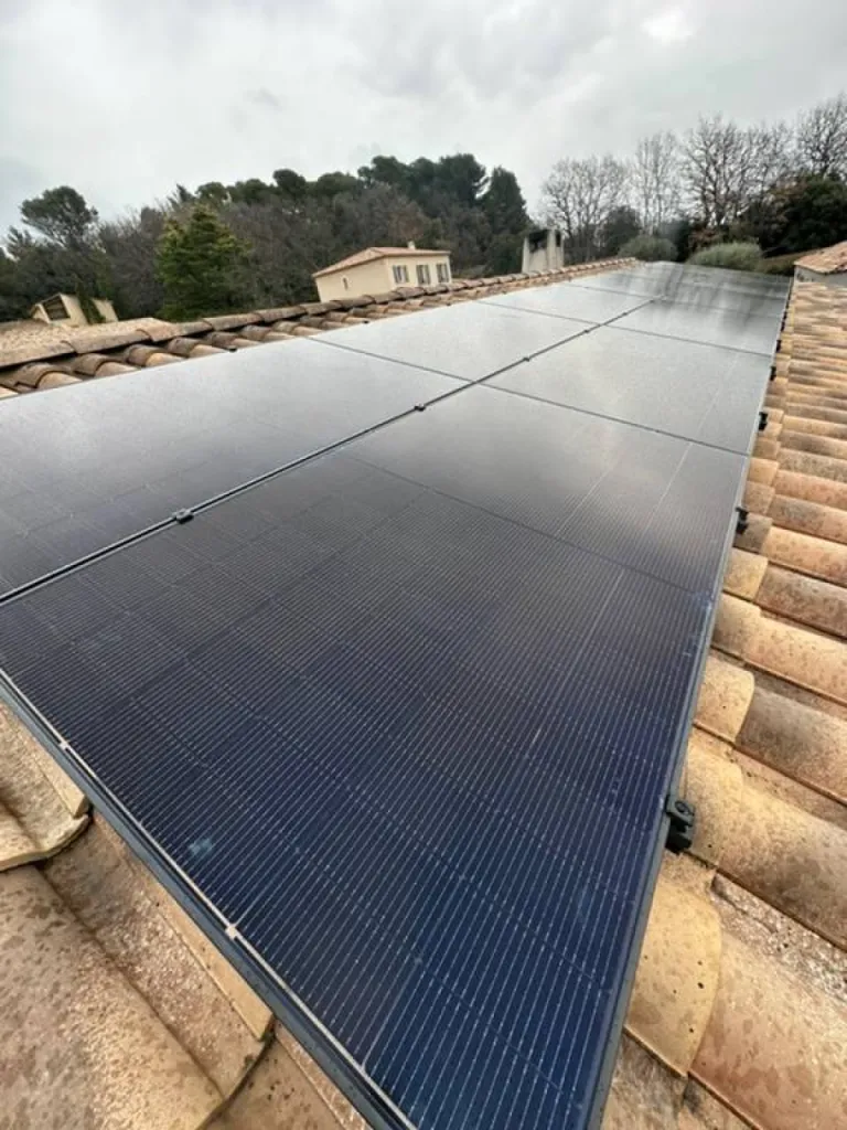 Pose de panneaux photovoltaïques en 500w par Provence Energie Solaire Services à La Ciotat