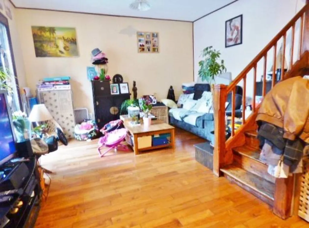 Vends maison de ville proche tous commerces et écoles proche oissel 76