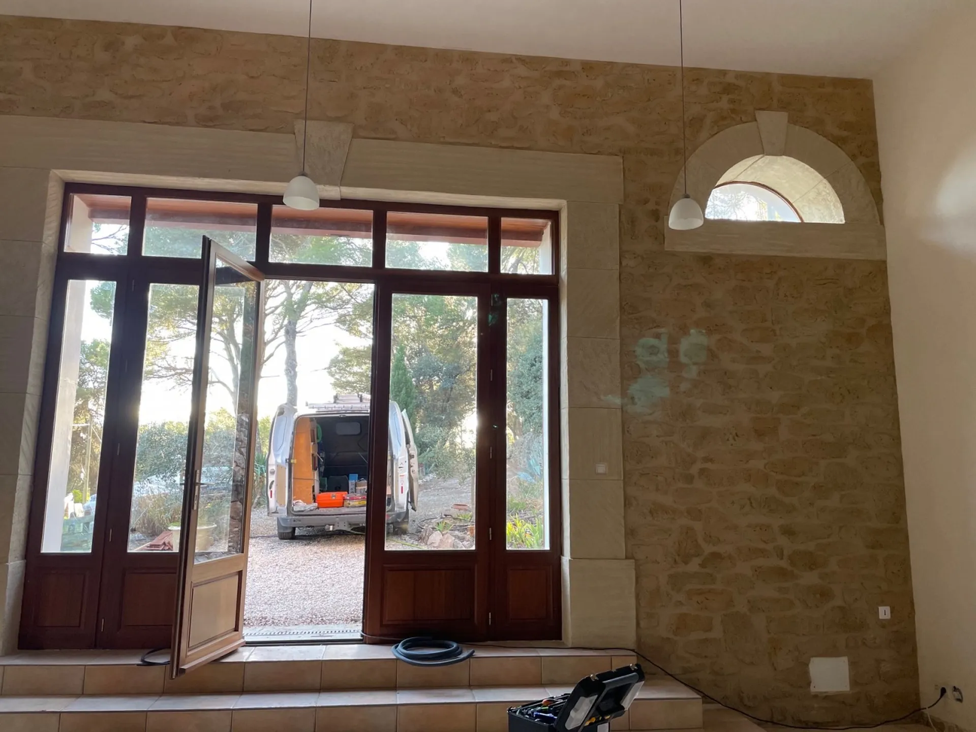 Mur intérieur de Salon  à Cazedarnes entre Saint-Chinian et Béziers 