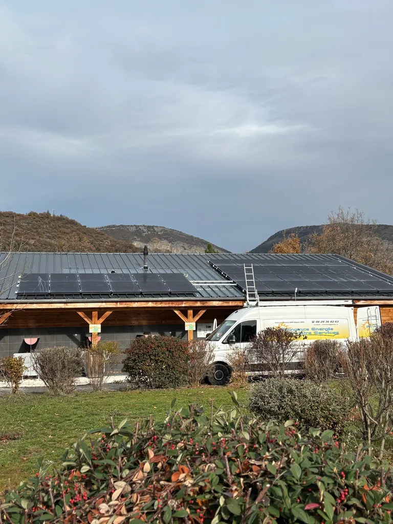 Installation sur mesure de 36 panneaux solaire Hybrides de la marque Dualsun modèle Spring 4 au meilleur prix 