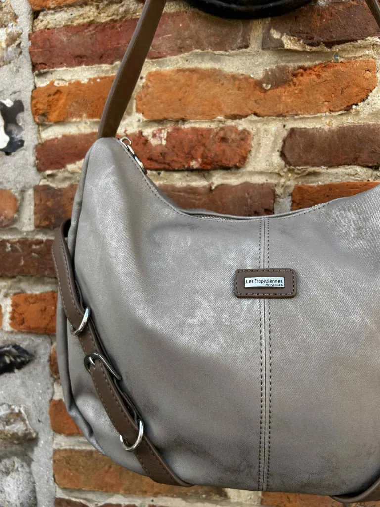 Sac les Tropéziennes coloris taupe disponible chez Evasion Eu