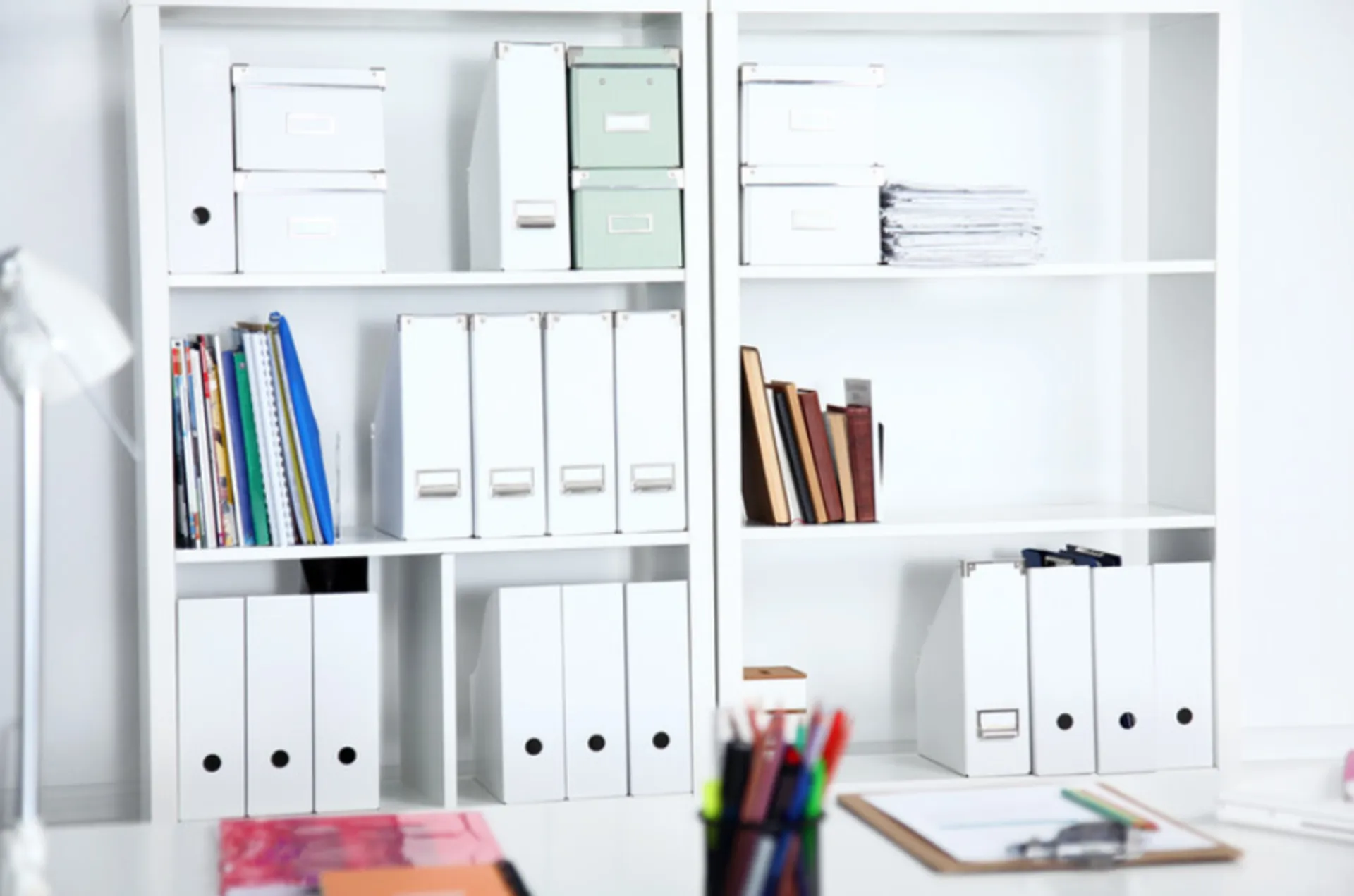 création d'une bibliothèque dans un bureau à Langon