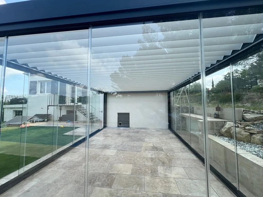 Pergola bioclimatique coulissants panoramiques verre