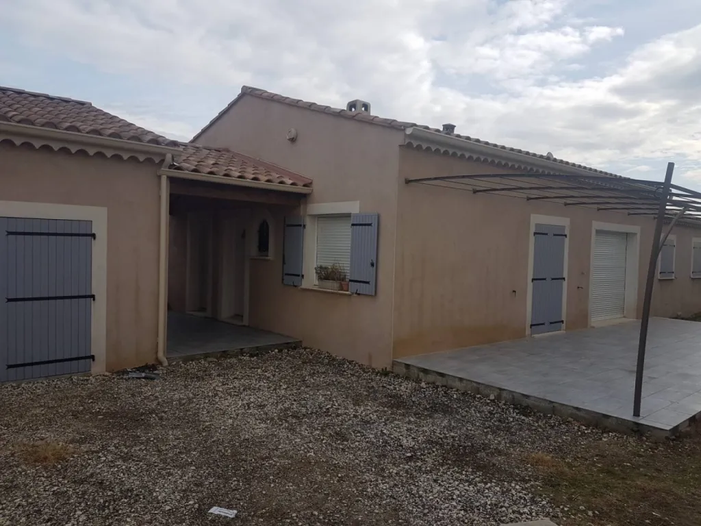 Chantier terminé à Bollène, gouttières demi-rondes.