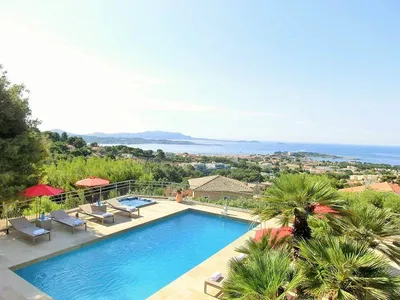 Location logement et bateau a moteur a bandol