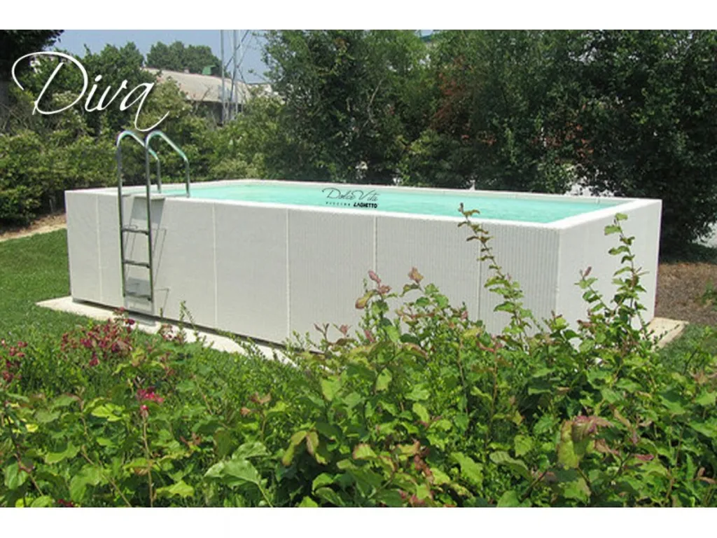 Piscine hors-sol Doce Vita Diva by LAGHETTO par Aquarev'Piscines à Saint Maime 04300