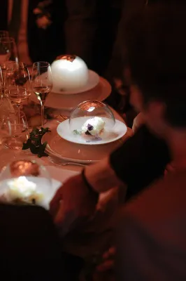 Glamorous and Romantic wedding organized in a private hotel and reception rooms with views on Place Vendôme
