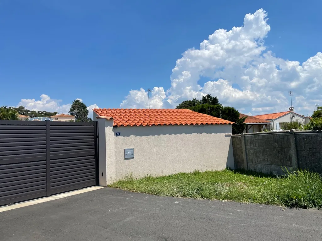 Pose de tuiles mécaniques sur une charpente rénovée par nos experts à La Chapelle-sur-Erdre