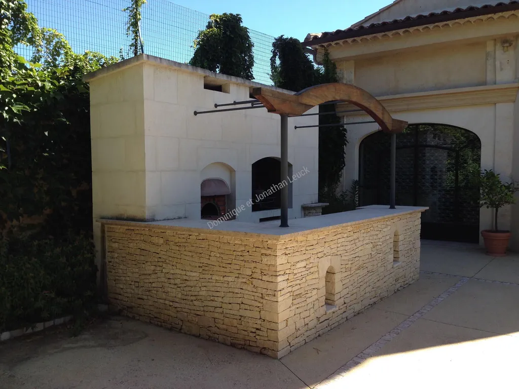 Aménagement barbecue en pierre, marbre ou granit