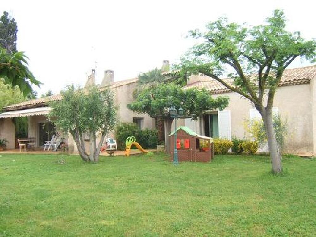 gemenos vente villa 4 Gémenos proche commodités avec piscine