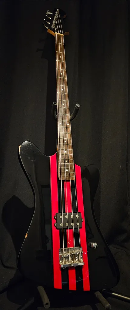 Basse électrique Burny Naoki à vendre chez Côté Guitare à Sète 