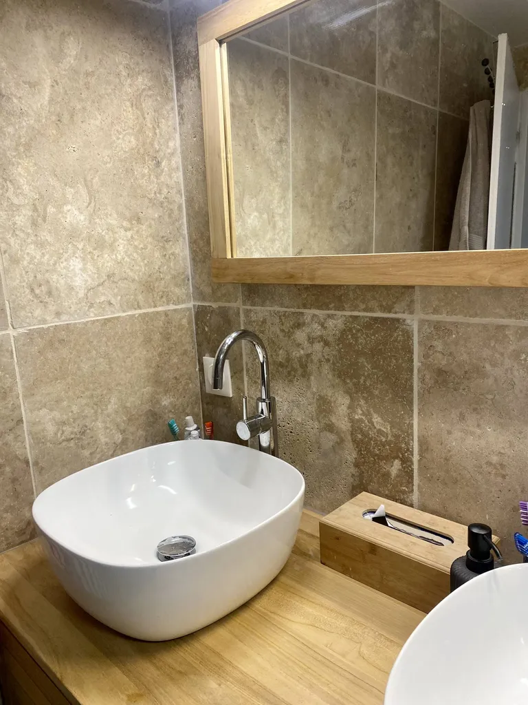 SALLE DE BAIN EN TRAVERTIN 1ER CHOIX BEIGE MIX 61 X 40.6 X 1.2 CM