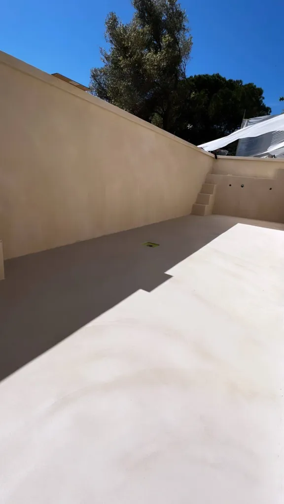 BETON PISCINE TERRE DU MONDE ref: ANAIS  APPLIQUE PAR LA SOCIETE DECOR REGENCE