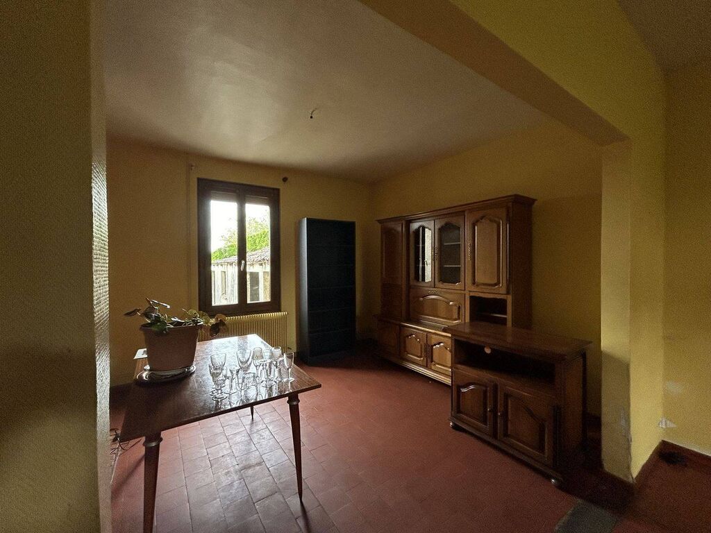 Maison de ville avec potentiel – À 5 minutes de Dieppe, jardin et garage inclus