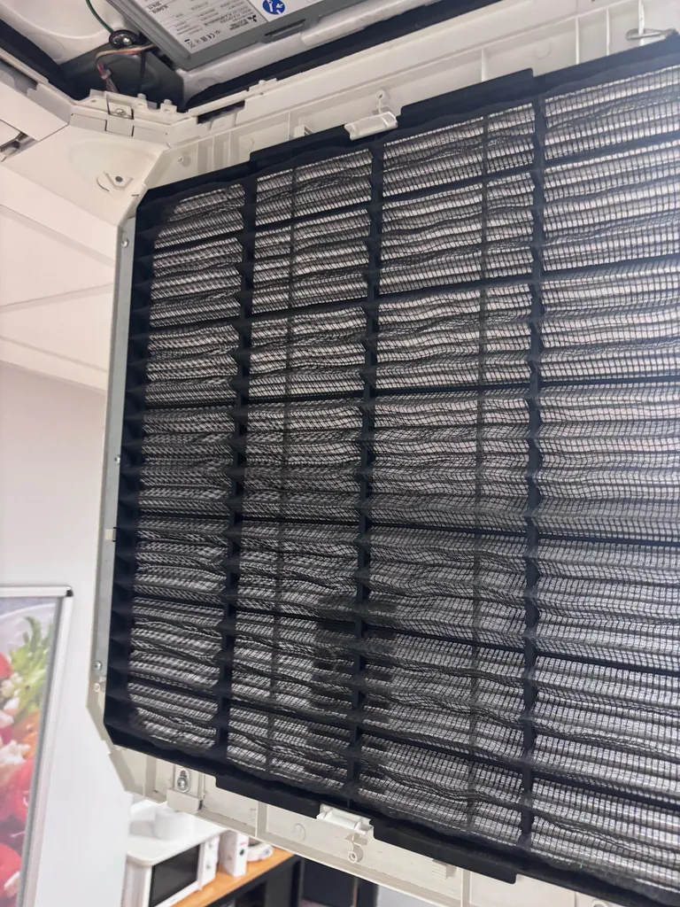 Entretien d’une climatisation réversible Daikin air/air à Paris 