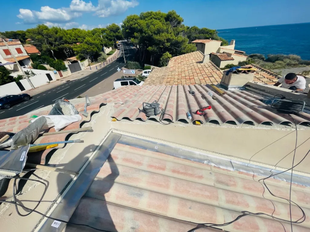 Réfection d’une toiture de maison en P.S.T Canal près de Aix en Provence.