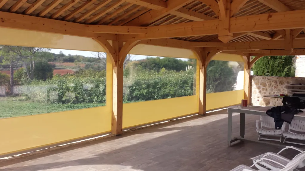 Pose de stores enroulables et motorisés sur mesure en PACA