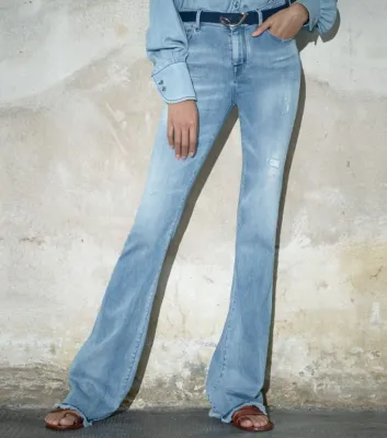 Jacob Cohen des jeans d'un confort inégalable.