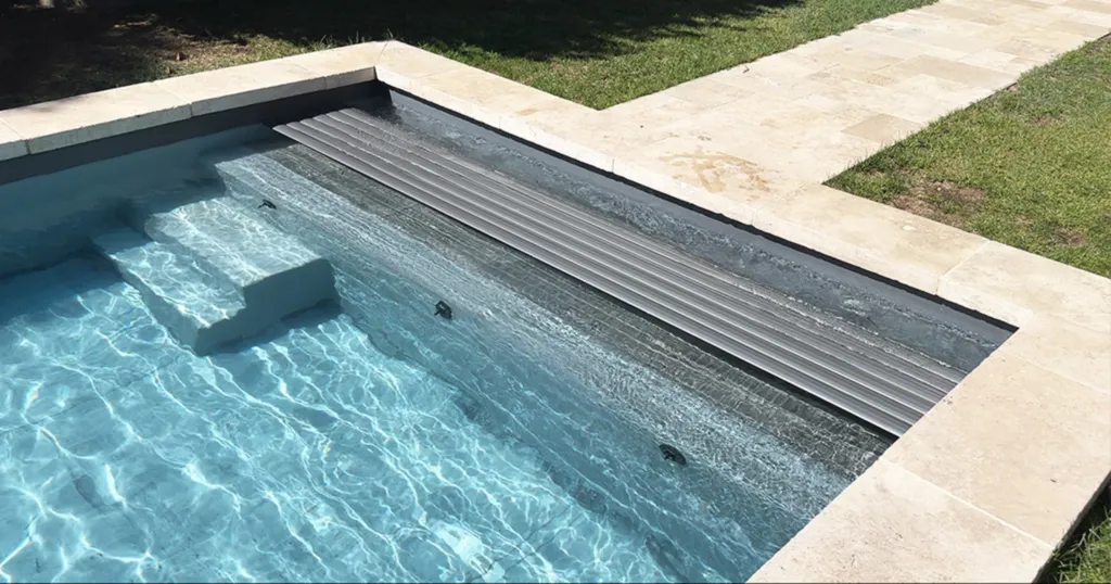 constructeur de piscines avec un rideaux immergé à Mios et ses alentour