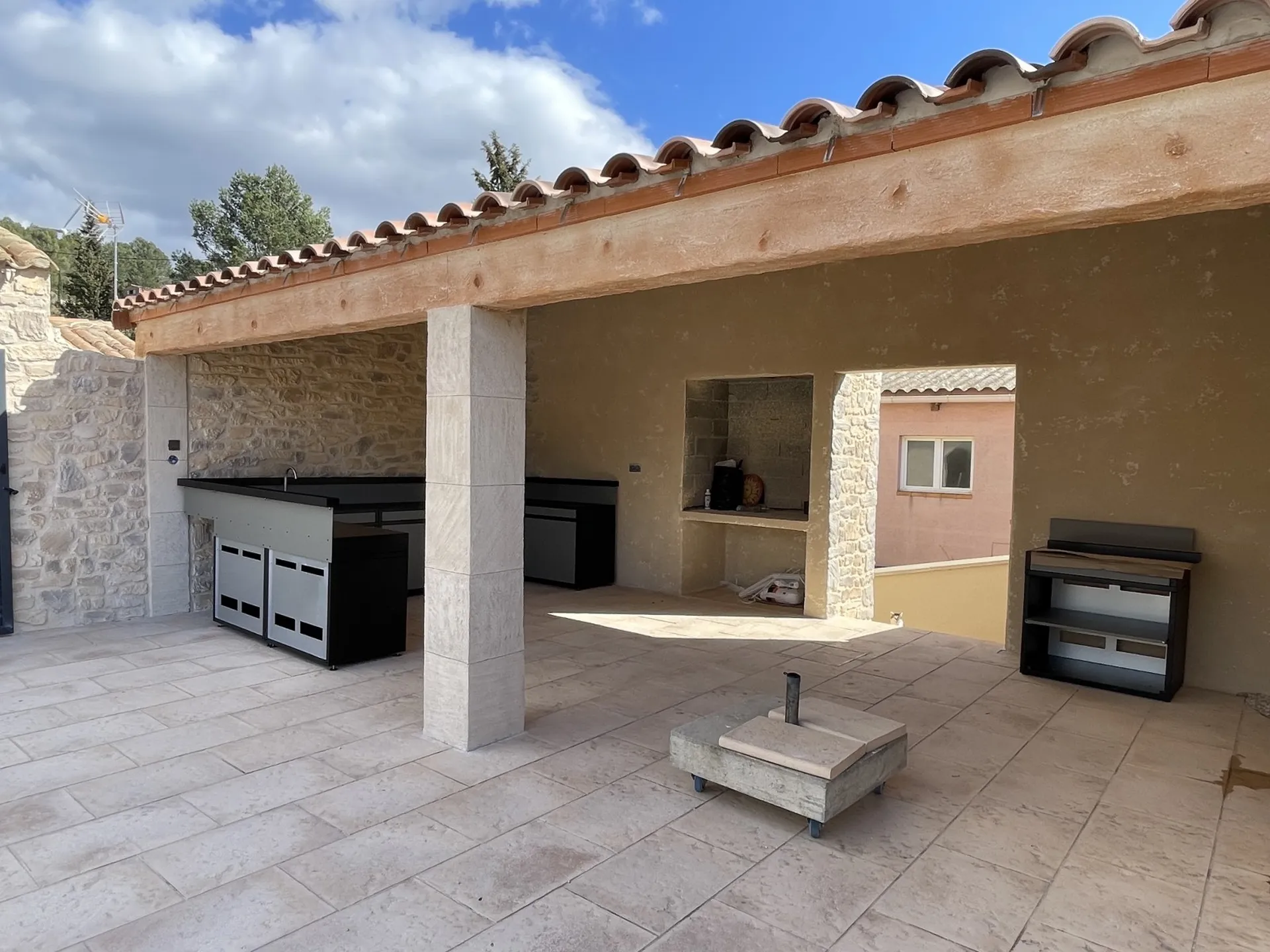 Rénovation et Finition Pierre taillée sur la maison et ses annexes à Villesèque des Corbières proche de Narbonne