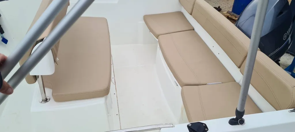 Estimation prix vente bateau d'occasion Cap Camarat 5.1 CC Style avec remorque Bandol Var