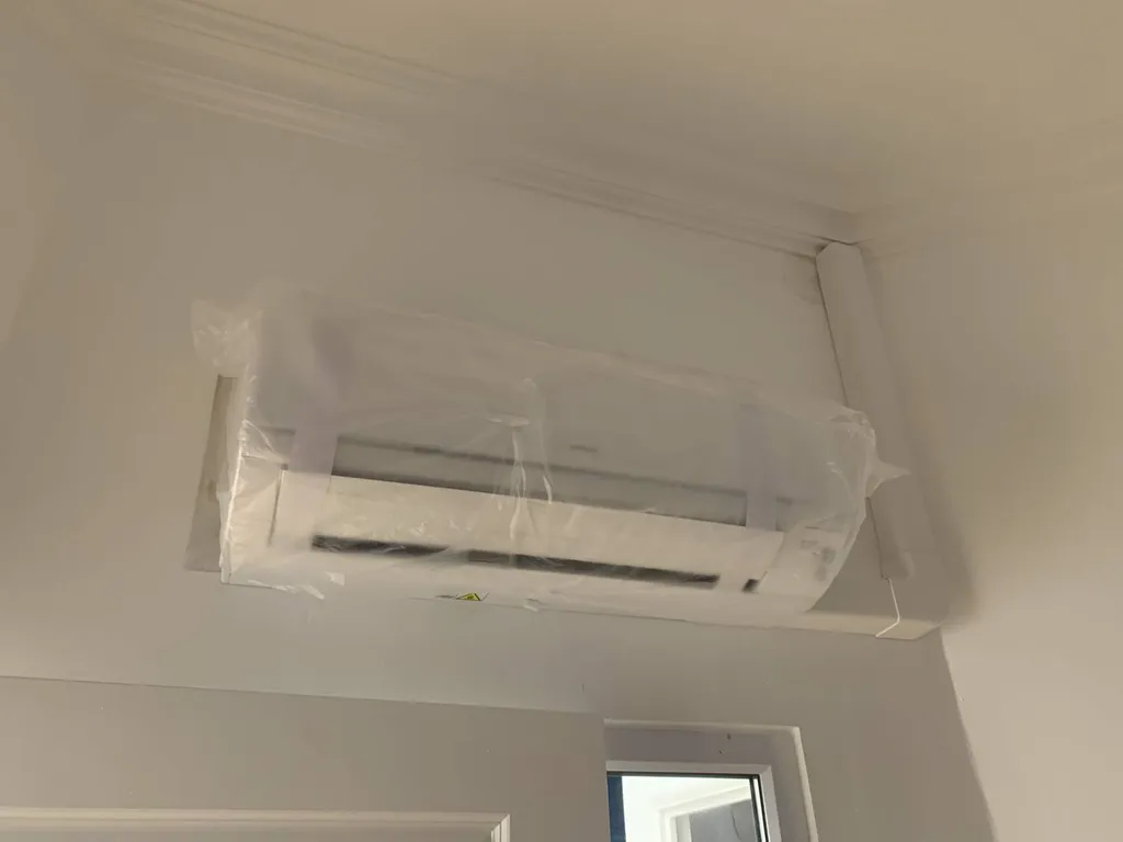 Installation d'une climatisation réversible HITACHI à Aix-en-Provence 13090 dans une maison