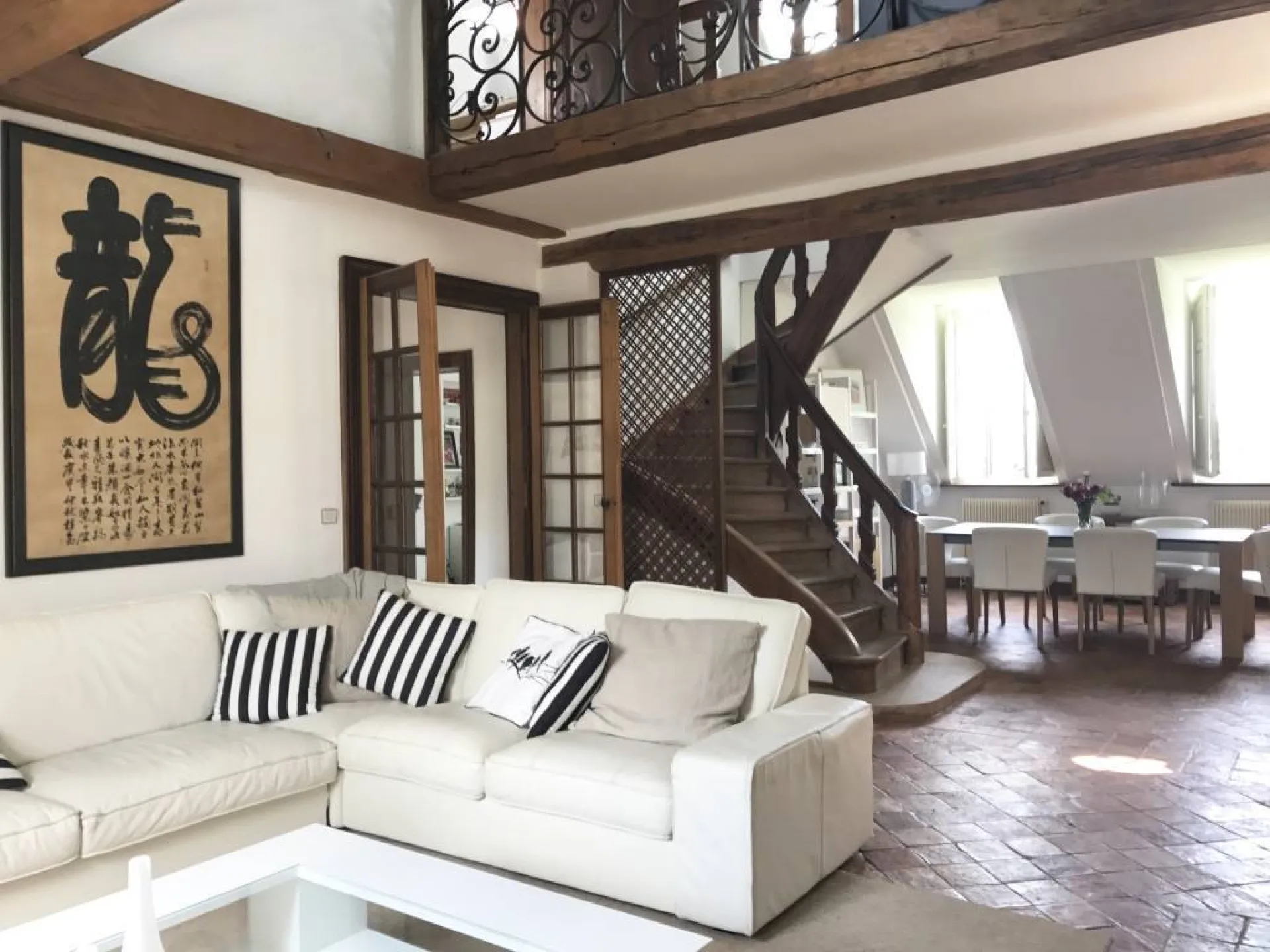 Contacter l’agence HELIX IMMOBILIER  pour estimer une demeure de prestige proche commerces à Mareil Marly78