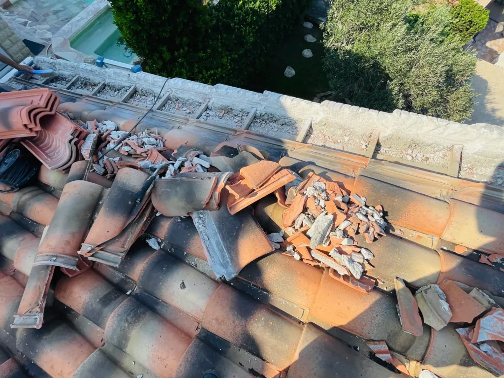 Actuellement: Changement d’une rive d’une toiture de maison sur Aix en Provence