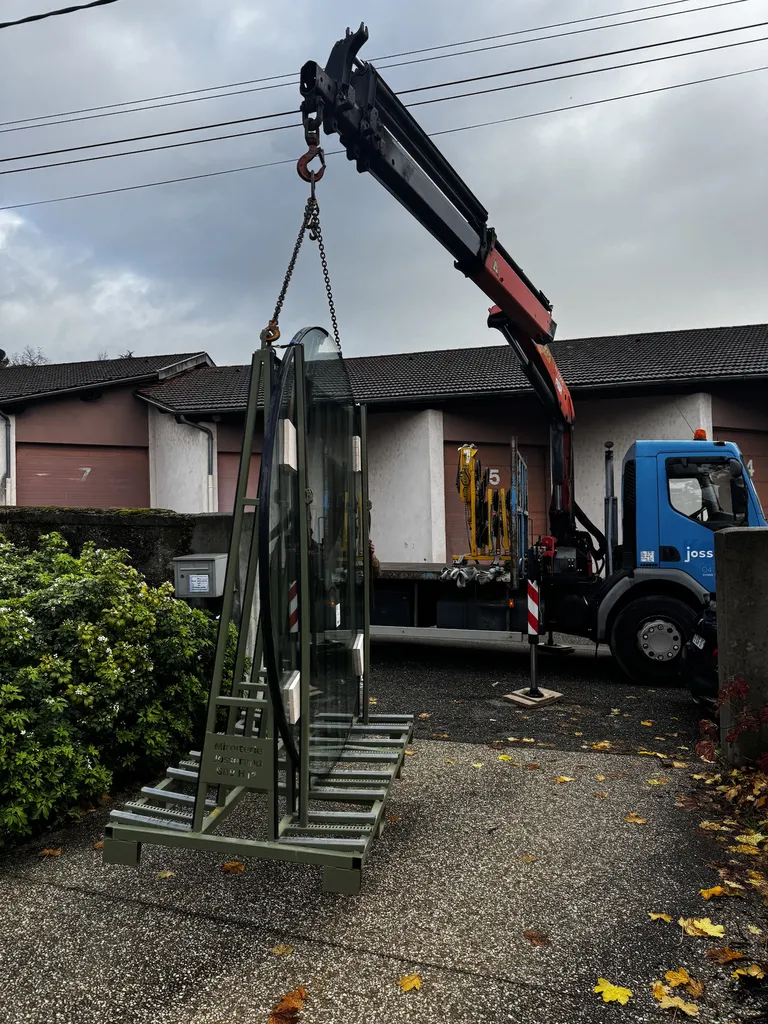 Pose d'un vitrage à la grue à MONTLUEL
