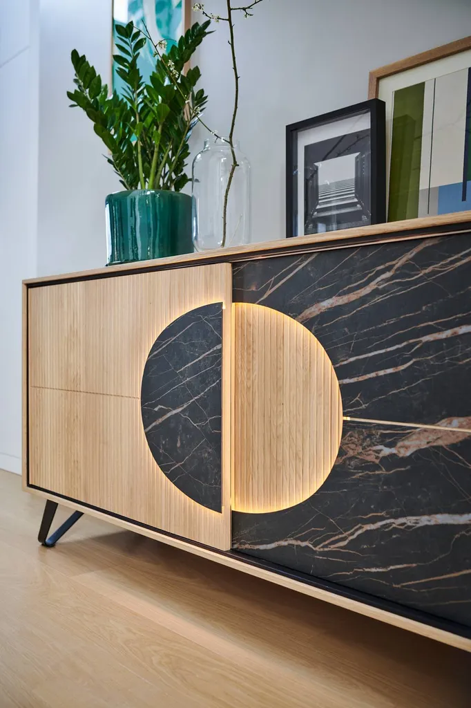 Vente d'une salle à manger complète Francaise avec éclairage SPERE