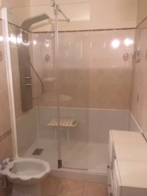 Remplacement baignoire par douche sénior sécurisée à Bourg-lès-Valence, Drôme (26)
