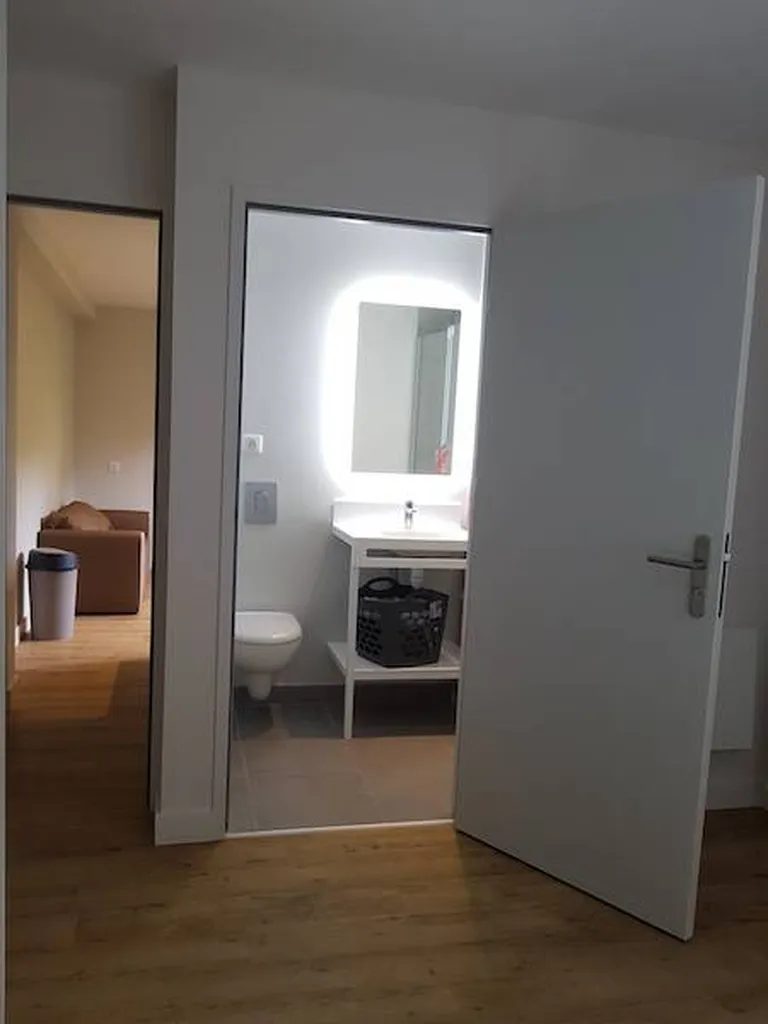 Deux pièces à louer dans petite résidence au calme Pessac 33 600