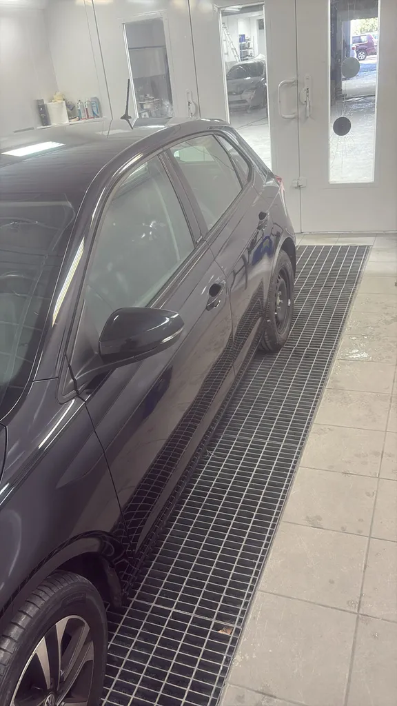 Faire repeindre entièrement votre Volkswagen Polo 7 en noir métallisé avec finition professionnelle à Marseille