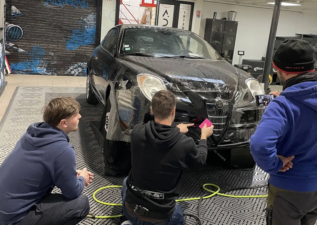 Session de formation protection carrosserie / PPF dans notre centre