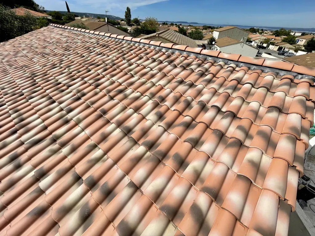 Changement d'une toiture de maison sur Gignac-la-Nerthe près de Sausset-les-Pins. - AMT Construction