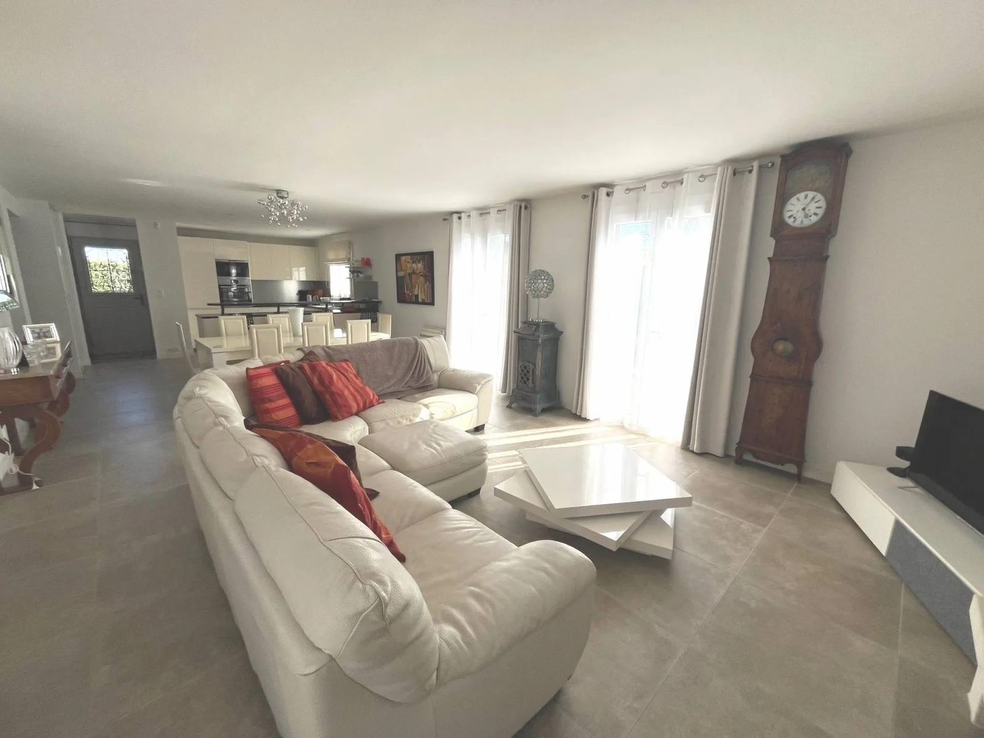 Maison T4/5 carnoux en provence sur les hauteurs, au calme absolu, possible piscine, entièrement rénovée