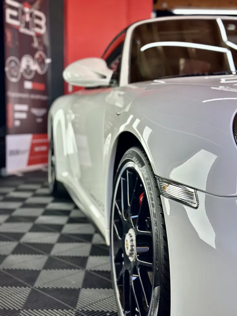 comment protéger sa voiture avec un traitement céramique sur Porsche 911 proche de lyon 