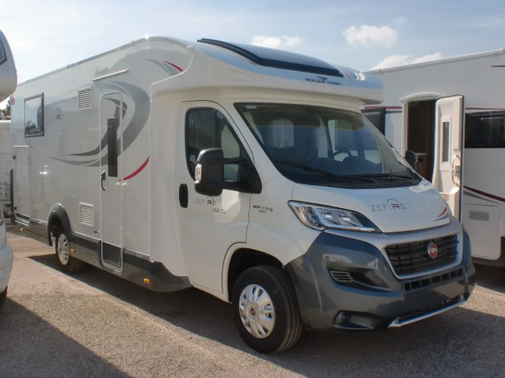 CAMPING CAR ROLLER TEAM