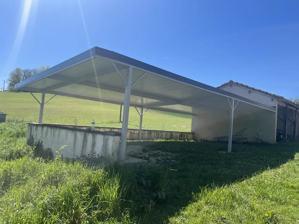 Carport solaire en acier thermolaqué sur mesure pour panneaux photovoltaïques à Tournefeuille réalisé par Sud Ouest Metal  à Pinsaguel